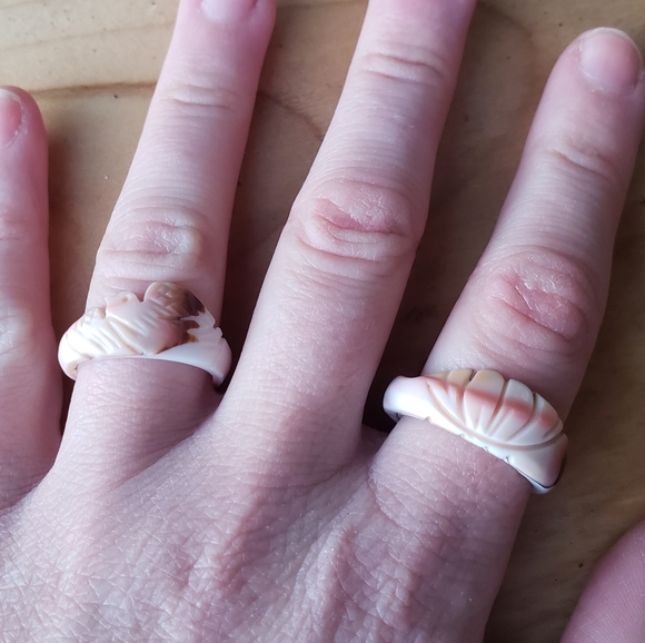 Lot of Two Handcarved Conch Shell Rings, One Dove Shell Ring and One Lotus Ring - Picture 2 of 6